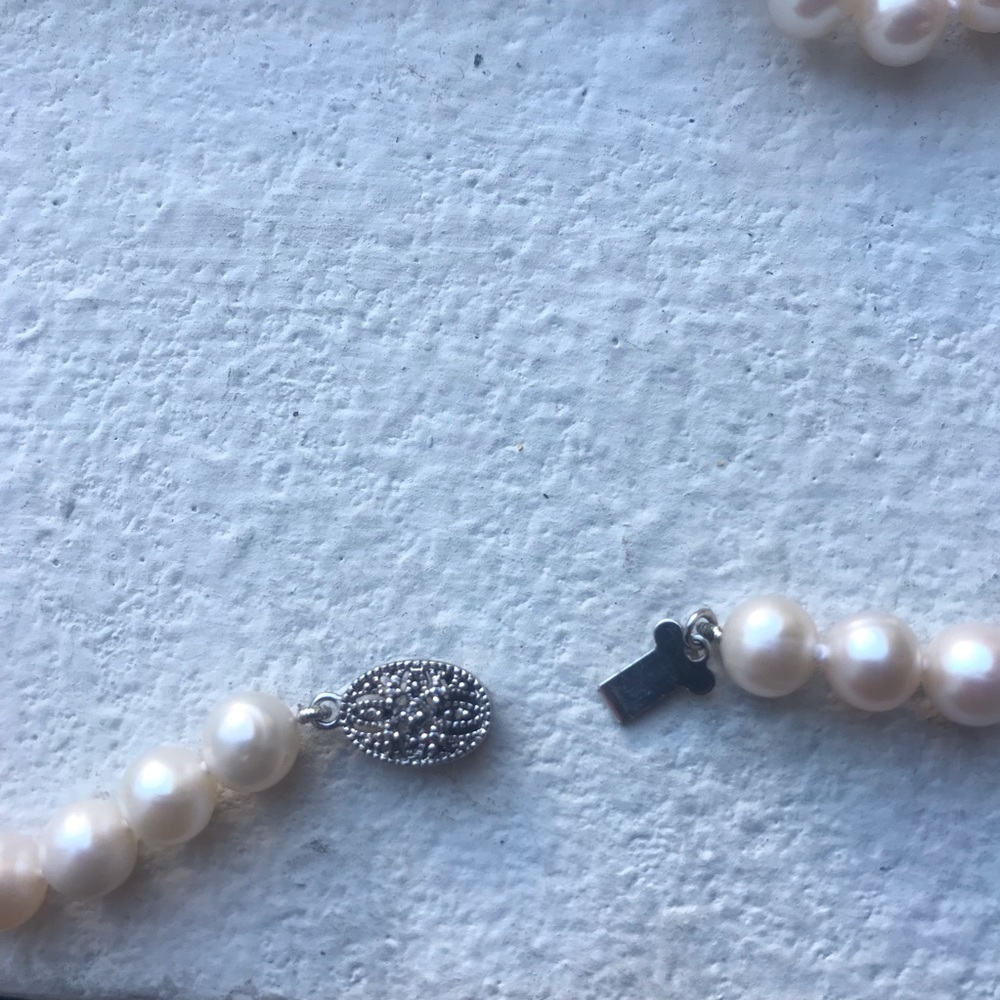 Classic Pearl Necklace - Picture 3 of 3